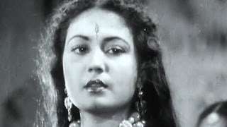  Aao Sakhi Mangal Gaao Lyrics in Hindi