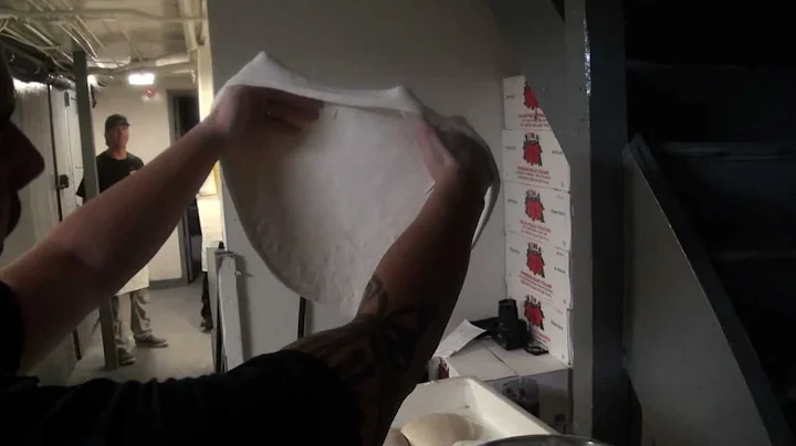 How To Stretch A Pizza Dough #pizza #pizzadough #howtostretchapizzadough #