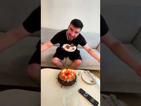 ⁨ چه سوپرایزی شدم اقا ارزو پول برای همه میکنم و سلامتی من یکم شک بودم درست نتونستم حرف بزنم