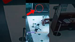 पर वहा तो कोई नही है–Ghost caught on CCTV camera, ghoatcaughtoncamera, ghost,cctv  footage shorts