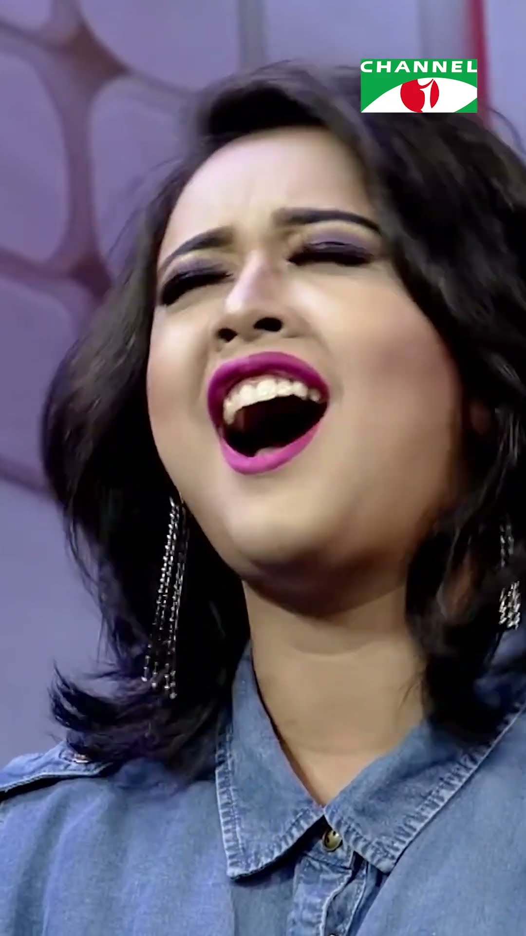 বেশি চিল্লাইয়া গান করে | Channel i Tv