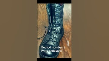 How to tie the laces of military combat boots, option 1.