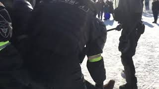 ОМОН 23.01.21г. под детские песни задерживает людей на Дальнем Востоке России. Митинги Навальный.