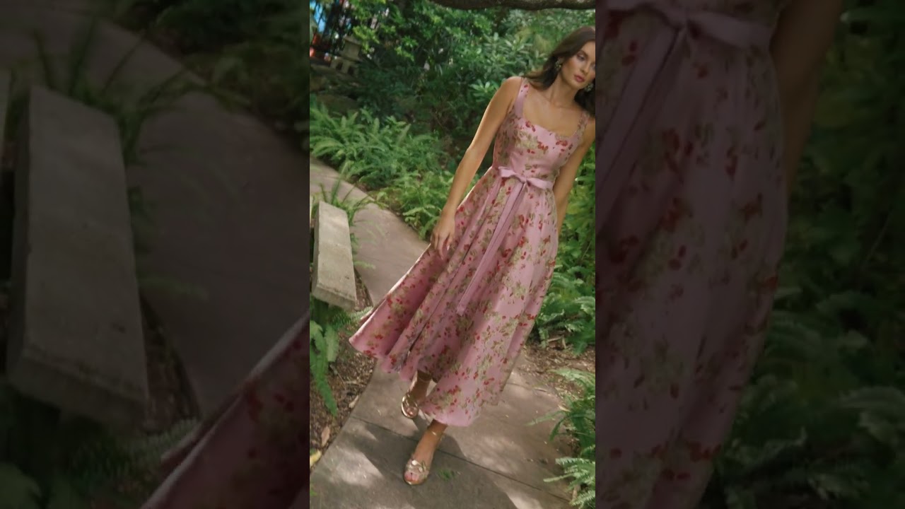 Floral, in its most elegant form. 🌸