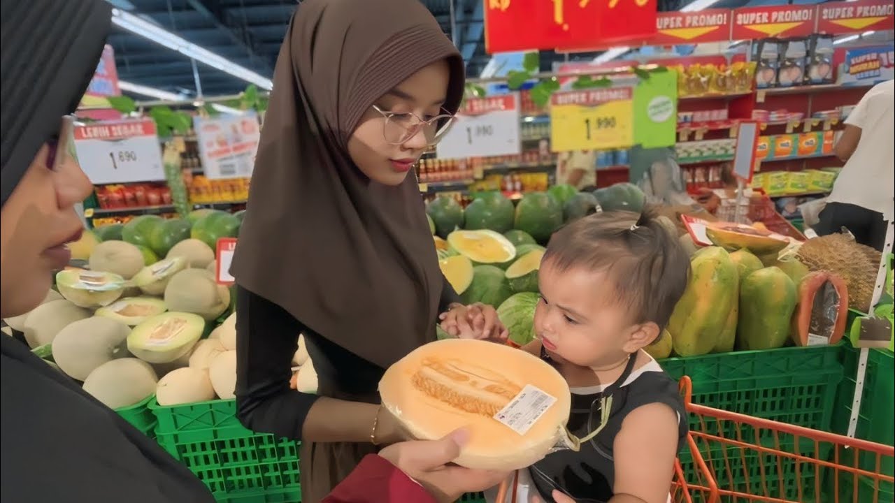 SI KEMBAR BELANJA BUAH KE SUPERINDO!!