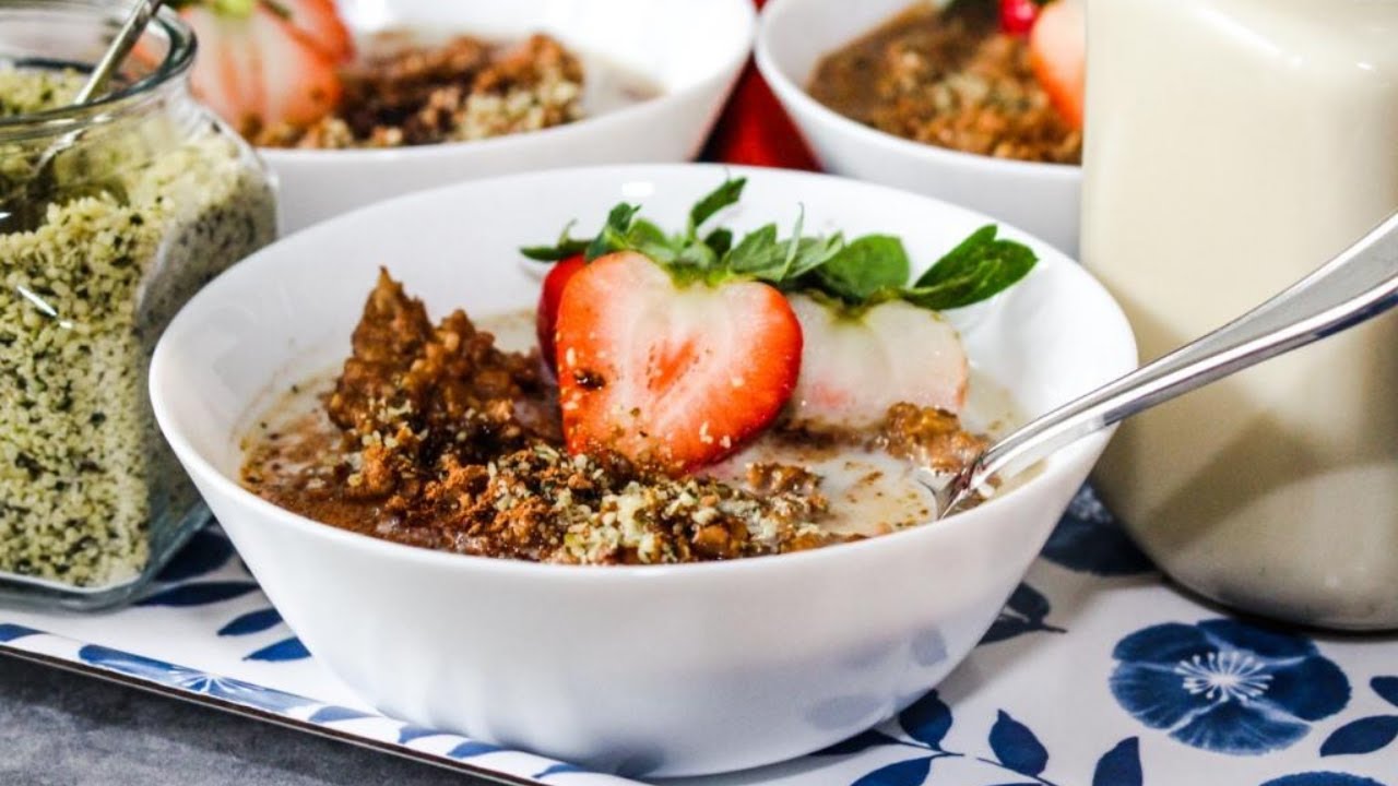 1 Minute Microwave Tiramisu Oatmeal Bowls – Vegan and Delicious