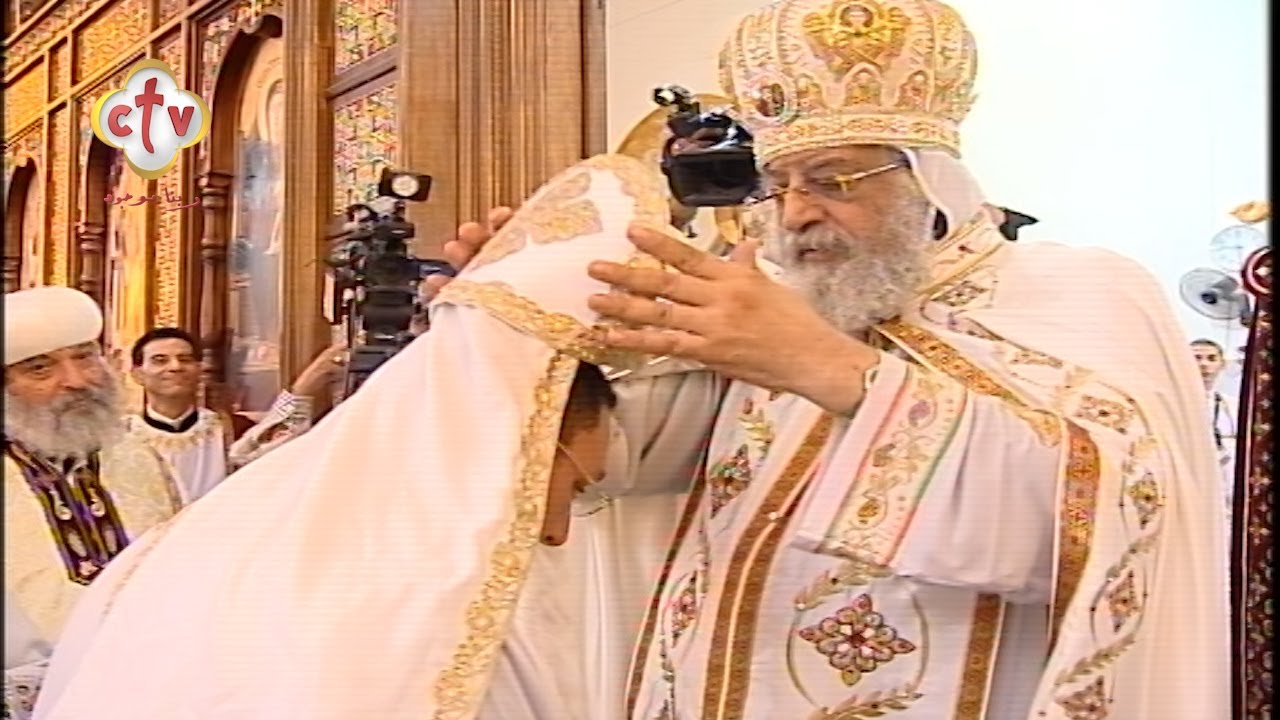 لحظة رسامة آباء كهنة جدد بيد قداسة البابا تواضروس الثاني بدير القديس الأنبا بيشوي بوادي النطرون