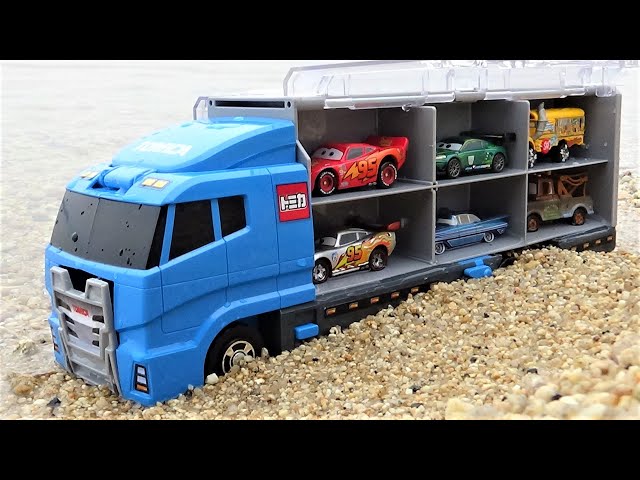 13 minicars & blue convoy! Play on the lake. class=