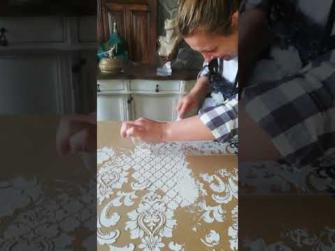 Rölyef Pasta ile Duvar dokulu pano uygulaması (stencil ve rölyef pasta ile )