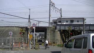 00698　上島（うえしま）踏切　ＪＲ阪和線の高架下の踏切