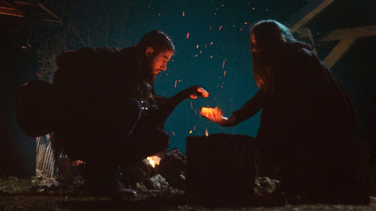 Garnoo - Fireplace (Official Music Video) adlı videoyu YouTube'da izle Garnoo - Fireplace (Official Music Video) adlı videoyu YouTube'da izle