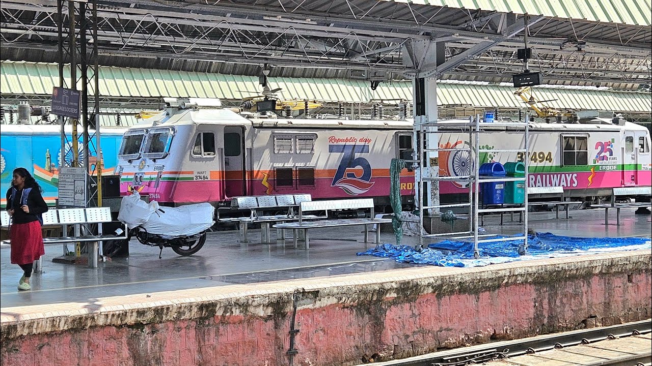 two-independence-day-and-republic-day-spl-wap7-locos-meet-each-other-at