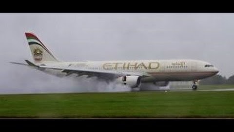 POWERFUL WET REVERSE THRUST Landing ETIHAD A330 (A6-EYT) on the Polderbaan @ Amsterdam Airport