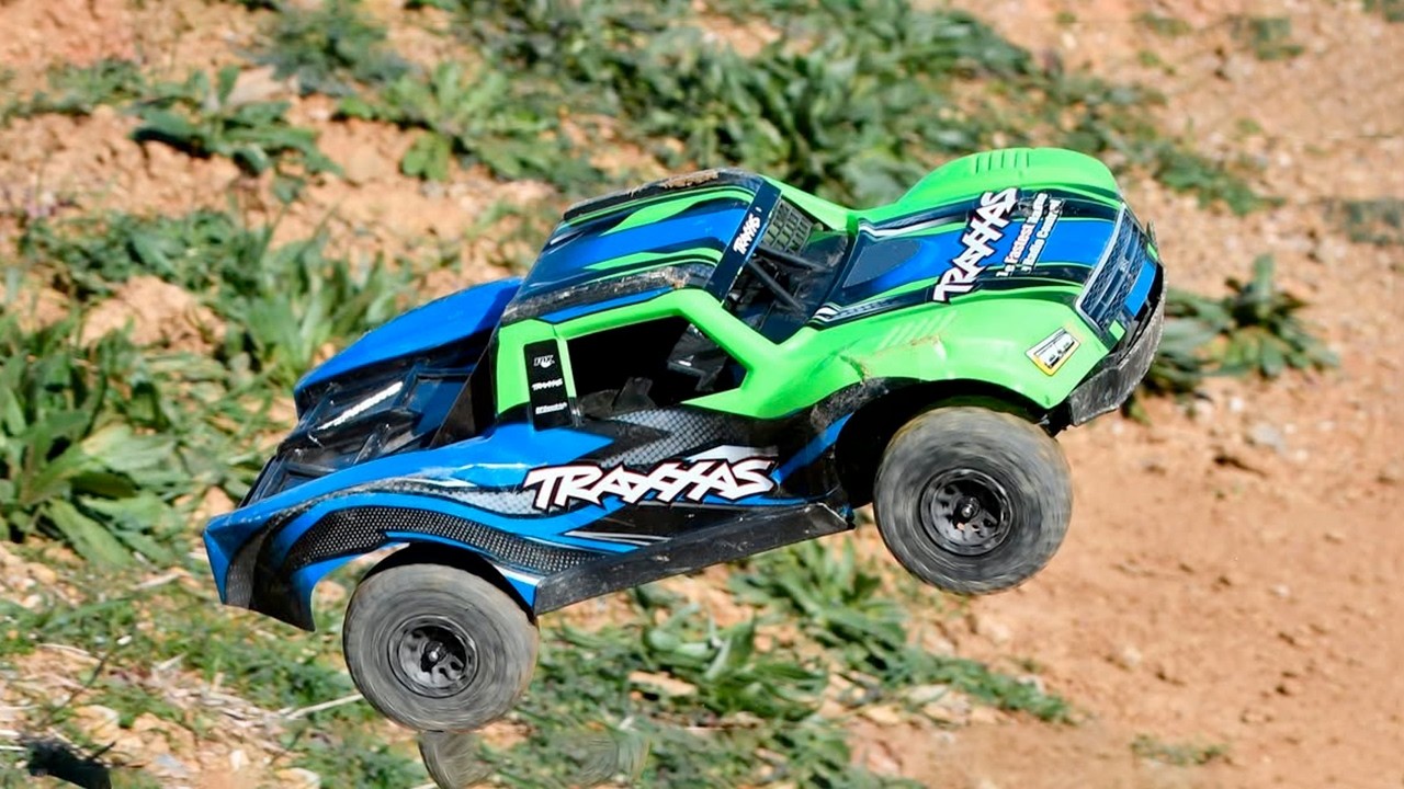 ESSAI : Traxxas MINI SLASH sur piste Rallye Domaine Bois de Rose (merci @JimTRX)