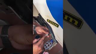 Husqvarna 250te TBI 2024ដាក់ថែមទុយោម៉ូទ័របូមសាំងដើម្បីអោយបូមសាំងអស់ពីក្នុងធុងសាំង