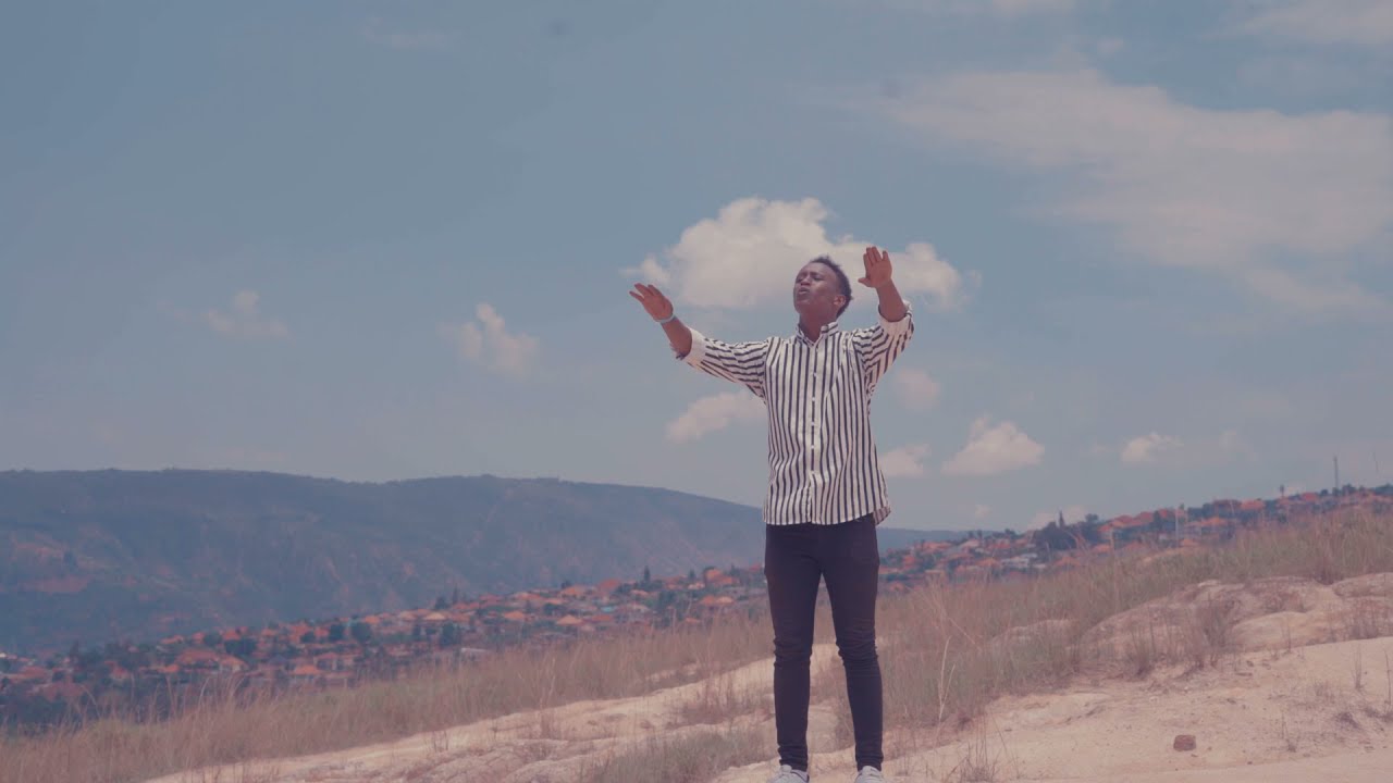 ZEBEDAYO RICHARD USIFURAHI JUU YANGU  Official cover video