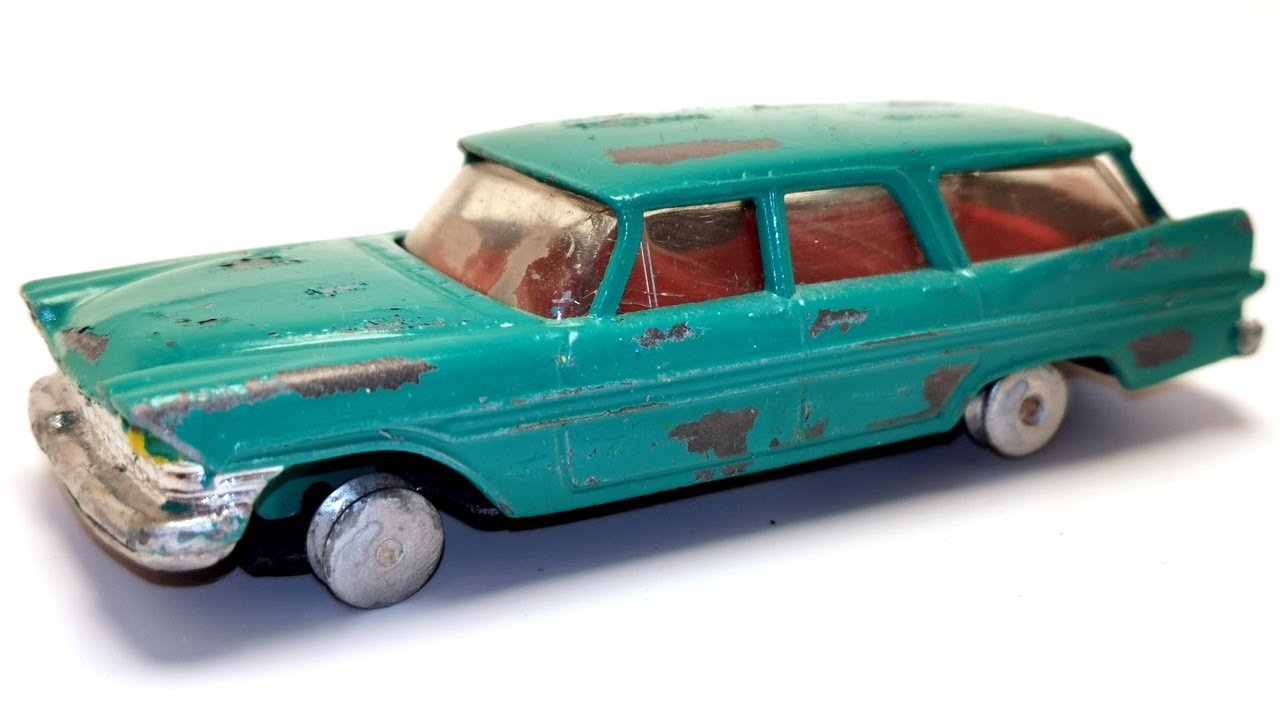 Corgi restoration Plymouth Sports Suburban Station Wagon No. 219