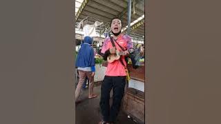 Pengamen pasar flamboyan