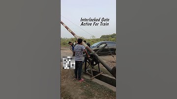 Railway safety gate in operation.#shorts #railway #railgate #foryoupage