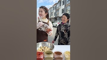 The auntie who made freshly mixed handmade moldy tofu heard that I was coming and speciall