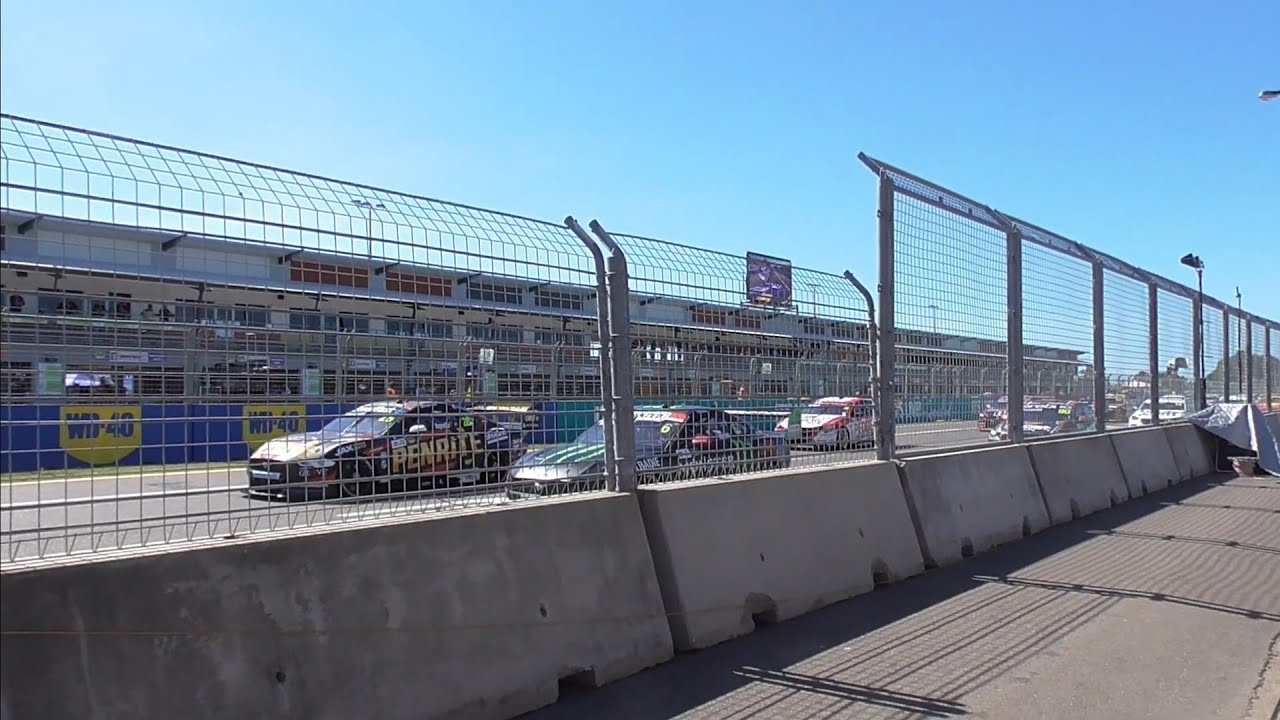 2021 Townsville SuperSprint - Race 18 Start - YouTube
