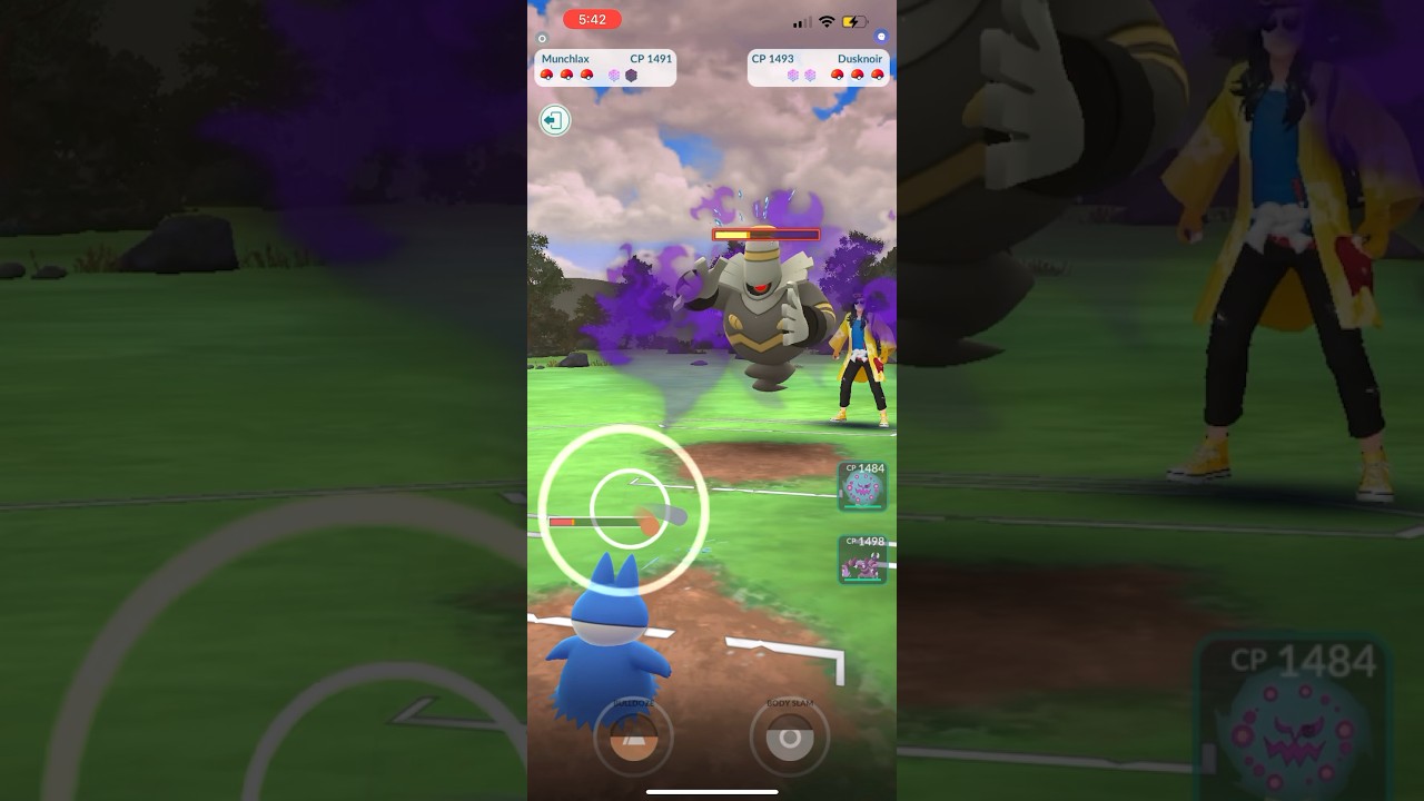 Shiny Munchlax goes hunting for the ghost types of Hisui cup