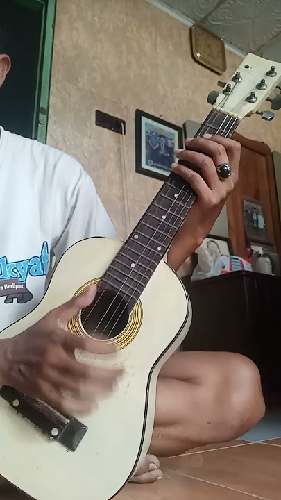 Backsound Music parody,  ceritanya Lagi mengendap -endap