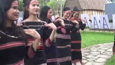 Làng blang tại lễ hội công chiêng 