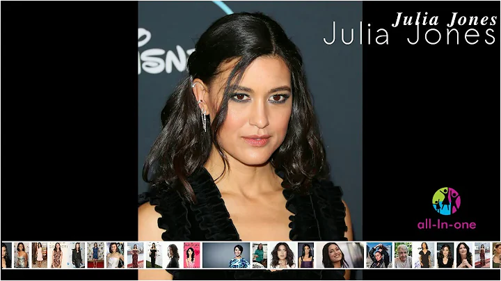 Julia Jones - MiniBio (English)