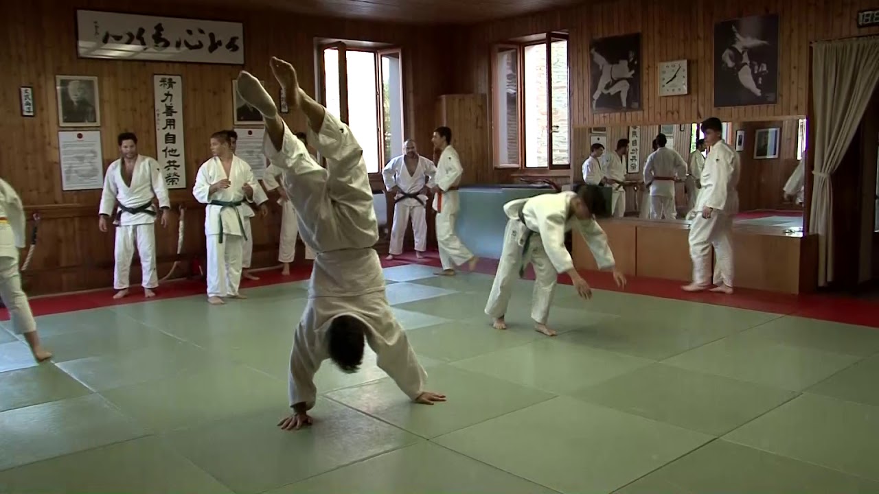Judo Lezione agli Adulti presso la sede del Dojo Kenshiro Abbe - Gruppo Marche di Corridonia (MC)
