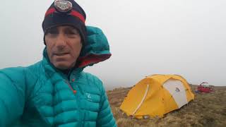 The North Face Mountain 25 Summit Series Tent -   Showing how to set up / pitch in High Wind
