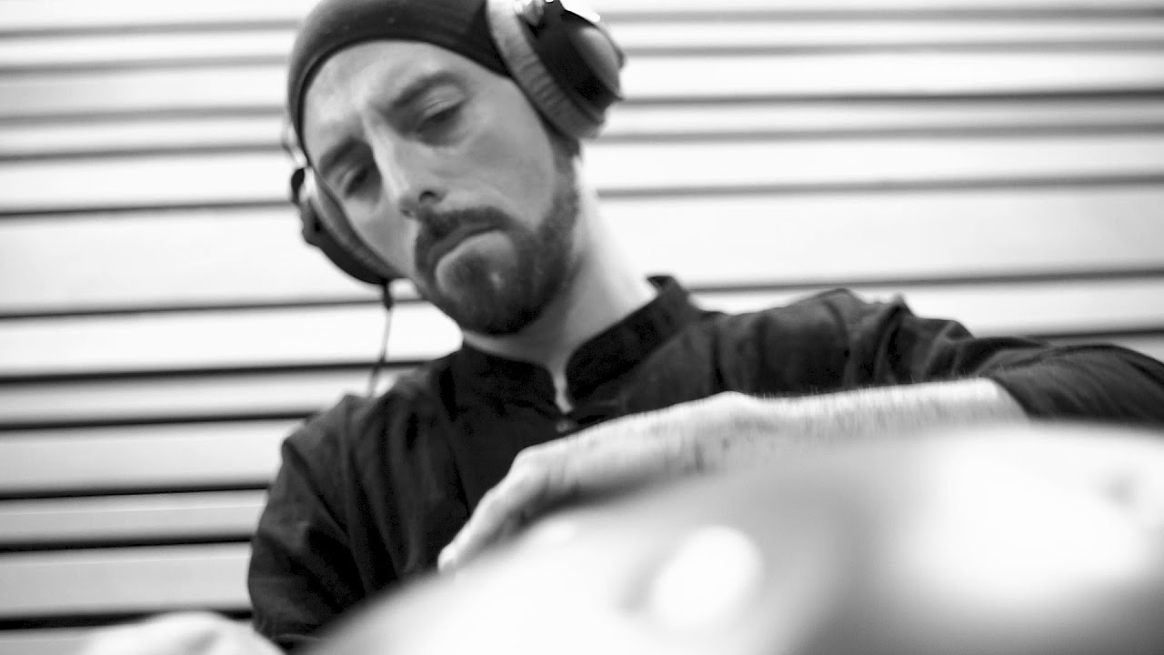 Patrizio Castrovinci playing handpan Meraki F minor