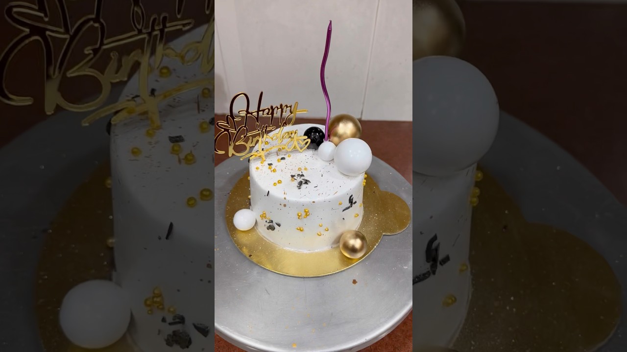 Beautiful Royal cake design 