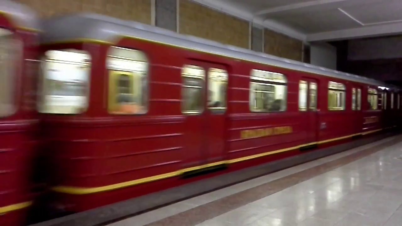 Машина красная стрела