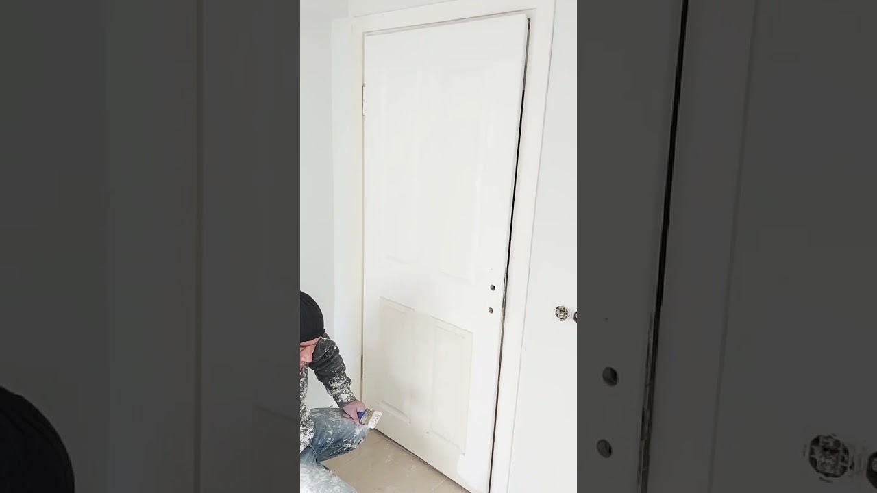 sararmış kapıları ahşap boyası ile boyayıp güzelleştirebilirsiniz