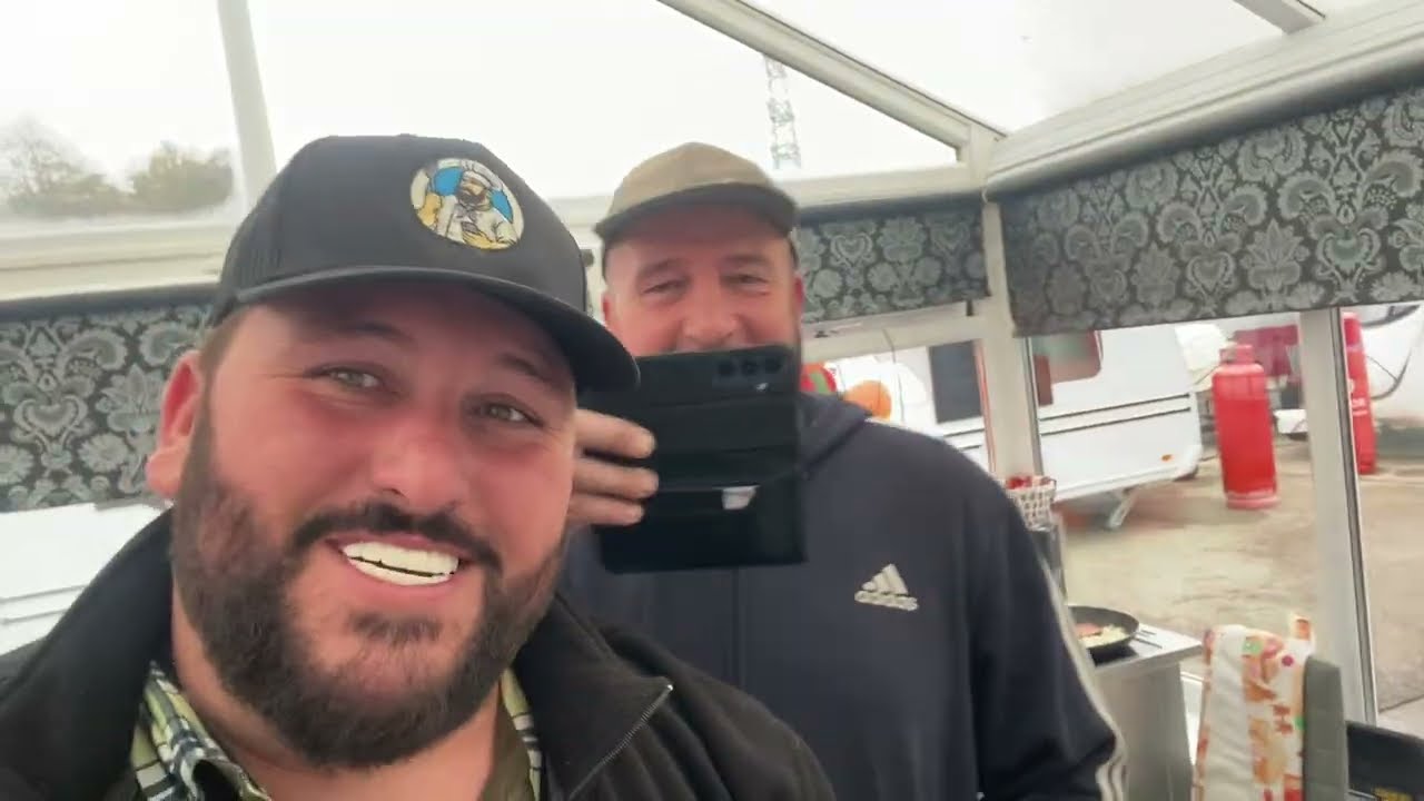 Обзор традиционного ирландского завтрака и время, проведенное с семьей.