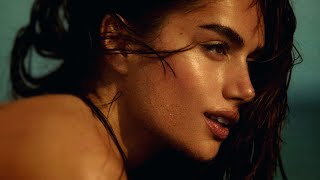 Perfection in Proportion: The Mathematical Beauty of Maia Cotton’s Side View