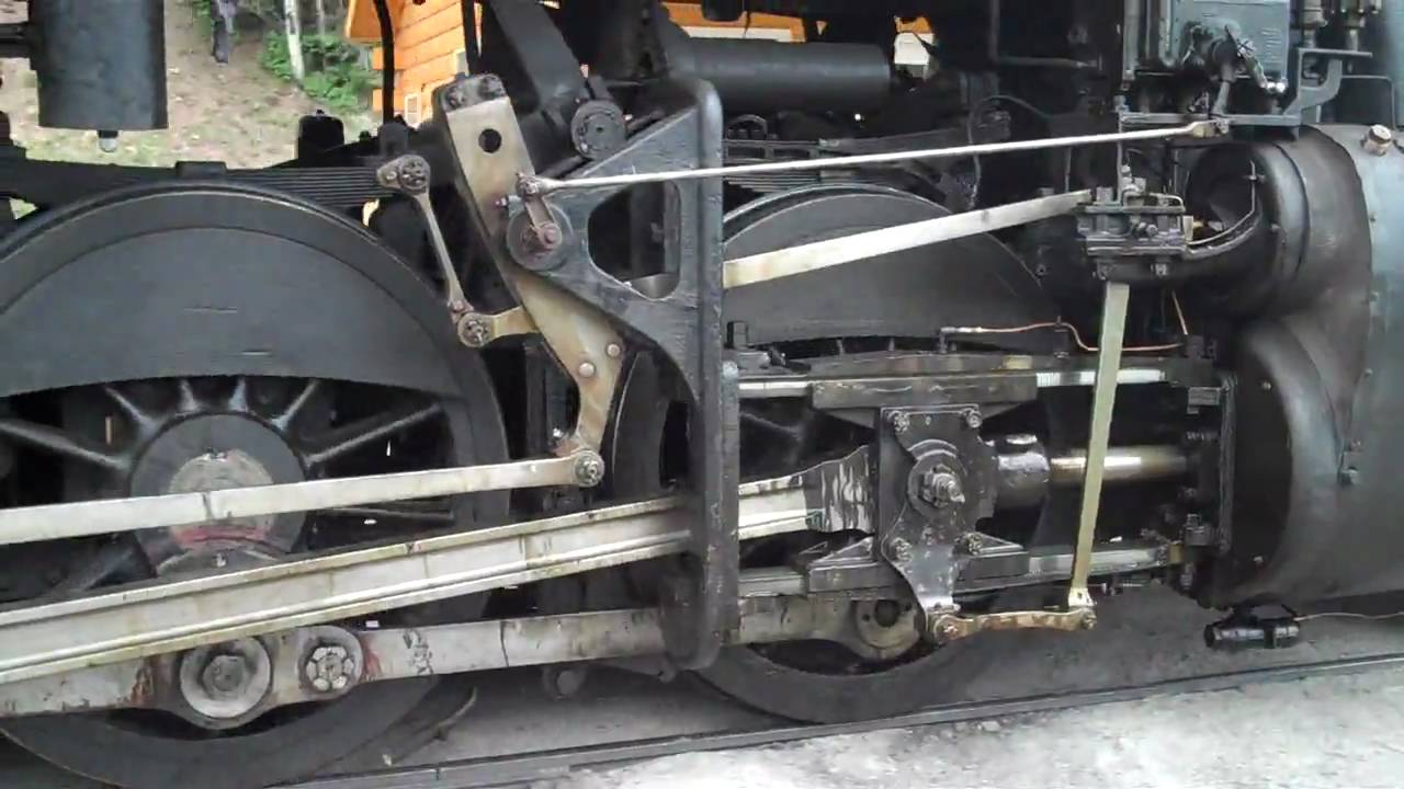 Steam Engine No. 18 arrives to pick up passengers - YouTube