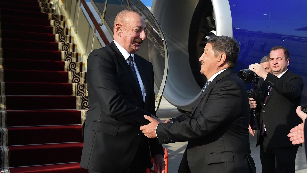 Президент Азербайджана Ильхам Алиев прилетел на саммит СНГ в Кыргызстане