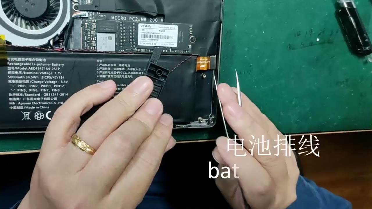 How to take Pocket 3 battery off - YouTube