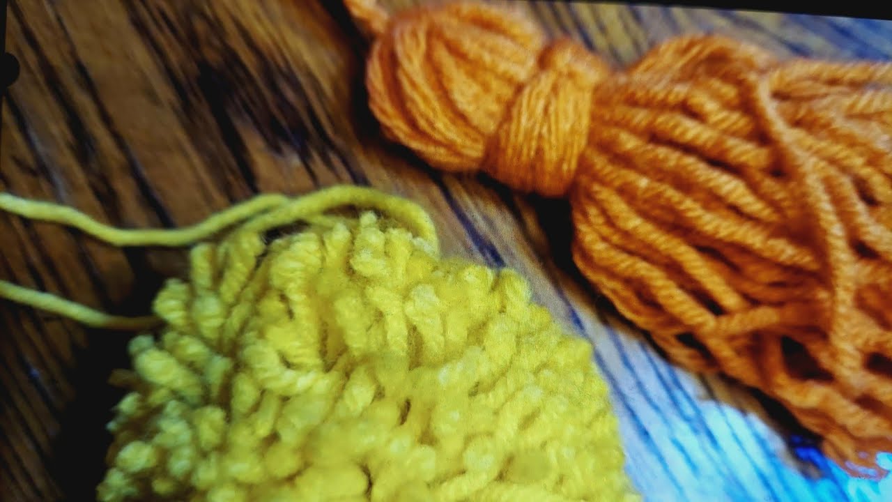 DIY POM POMS, TASSELS & FRINGE