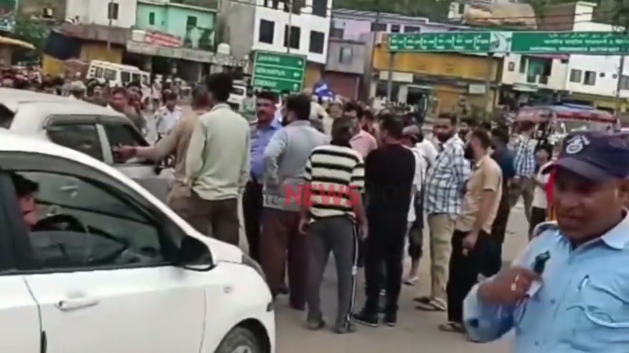 Annoucements by Traffic Police for NH-44 Closure