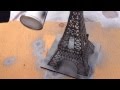 Construction de la Tour Eiffel en bâtons d'allumettes