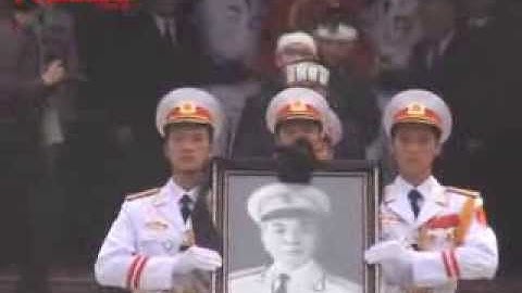 BIỂN NGƯỜI HÀ NỘI TIỄN ĐƯA ĐẠI TƯỚNG VỀ ĐẤT MẸ QUẢNG BÌNH