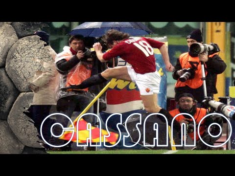 Cassano si ritira... anzi no! La raccolta delle migliori "cassanate" 2 Cassano Antonio ( Roma ) spacca la bandierina e la Juventus ( 4 a 0 ) commento di Zampa