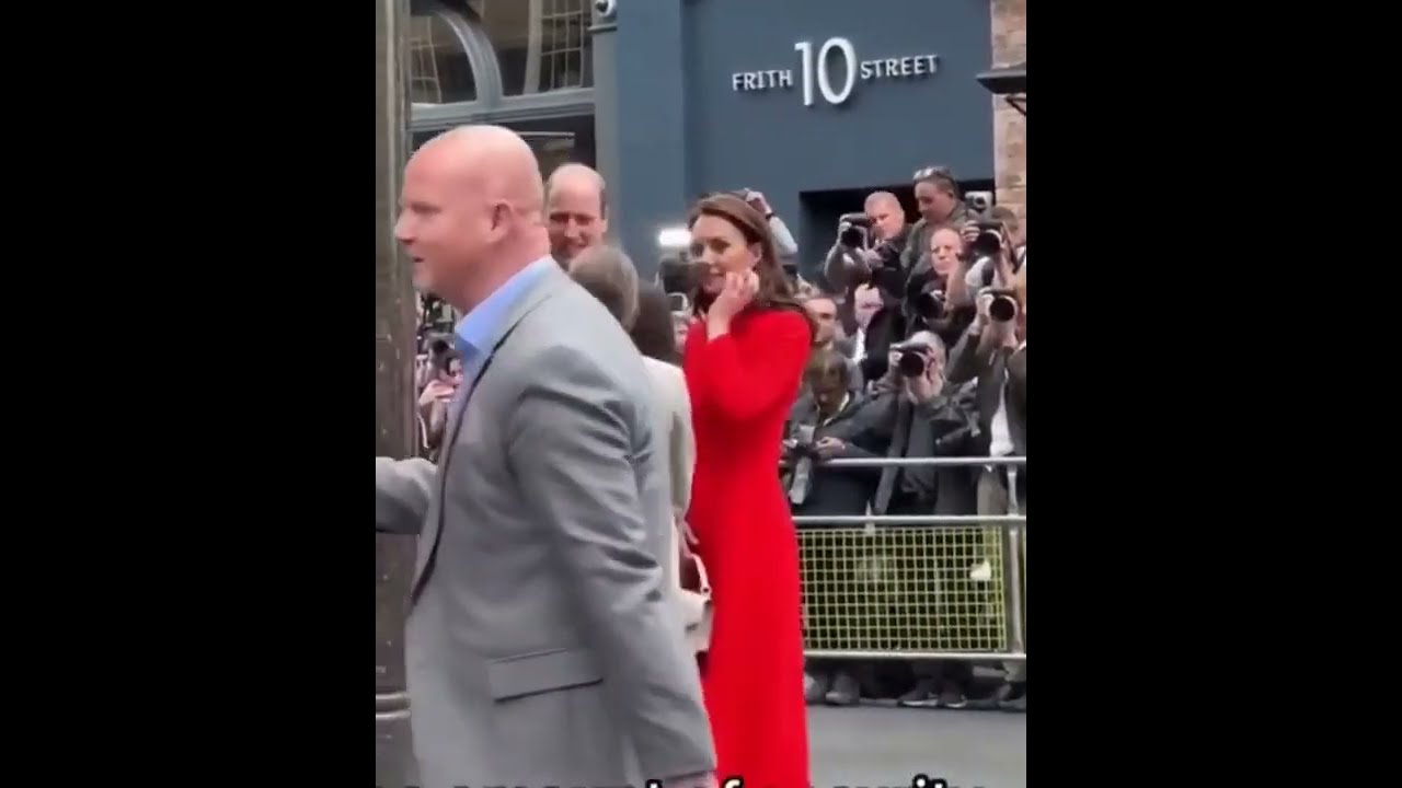 Man Accidentally Strolls Past Prince William And Princess Kate In London