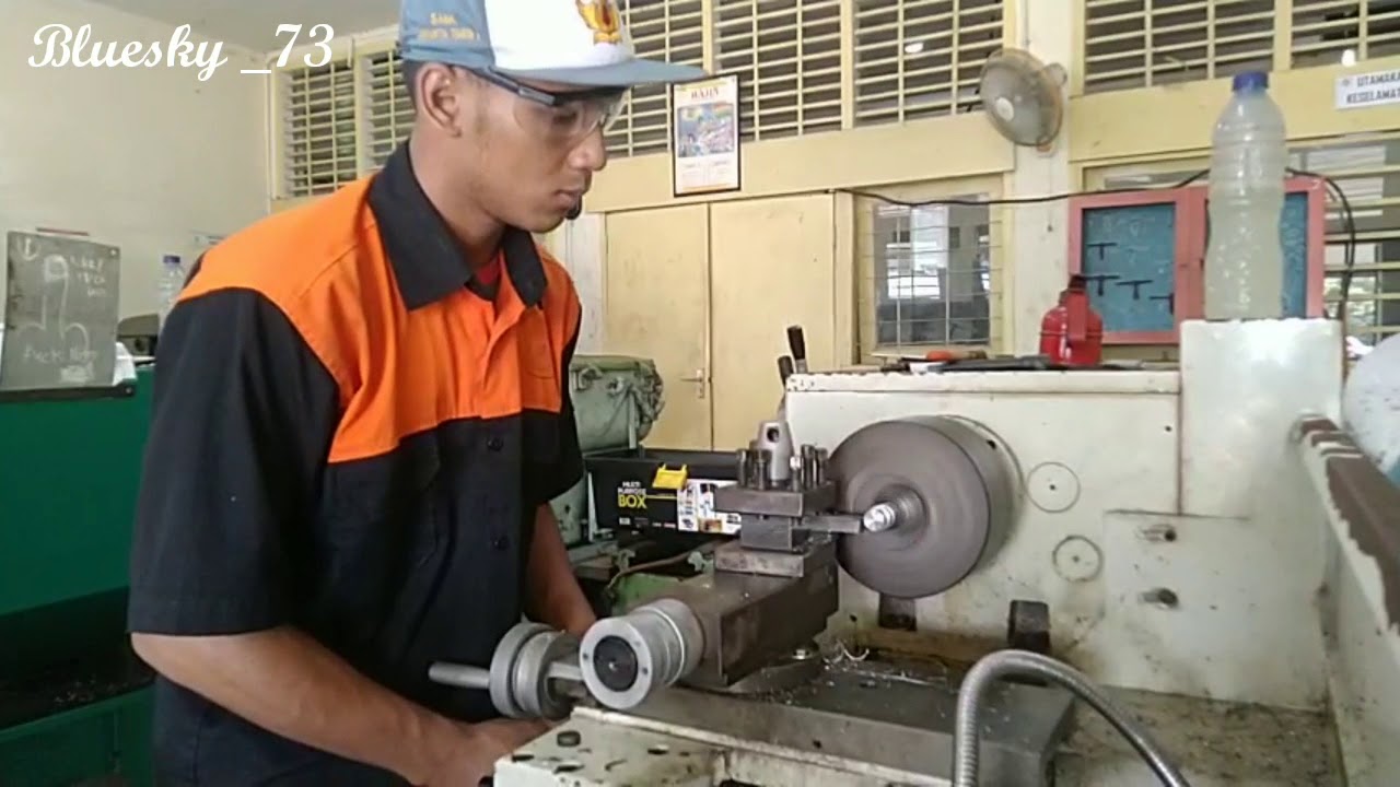 CARA PENGOPERASIAN MESIN BUBUT - YouTube