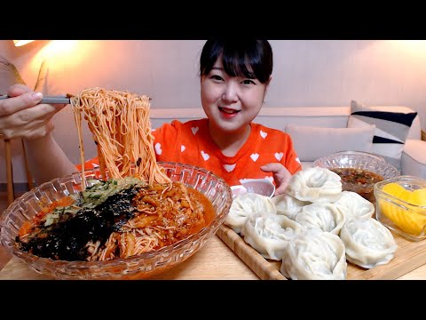 매콤새콤한 김치비빔국수 속이 꽉찬 왕만두 먹방 Spicy kimchi <strong>bibim</strong> guksu(Korean noodles) Big dumplings Mukbang Eatingsound
