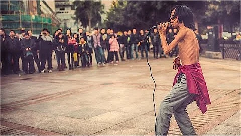 降央卓玛不敢信，乞丐唱刀郎情歌比她还催泪，这唱法太霸道了 - 天天要闻