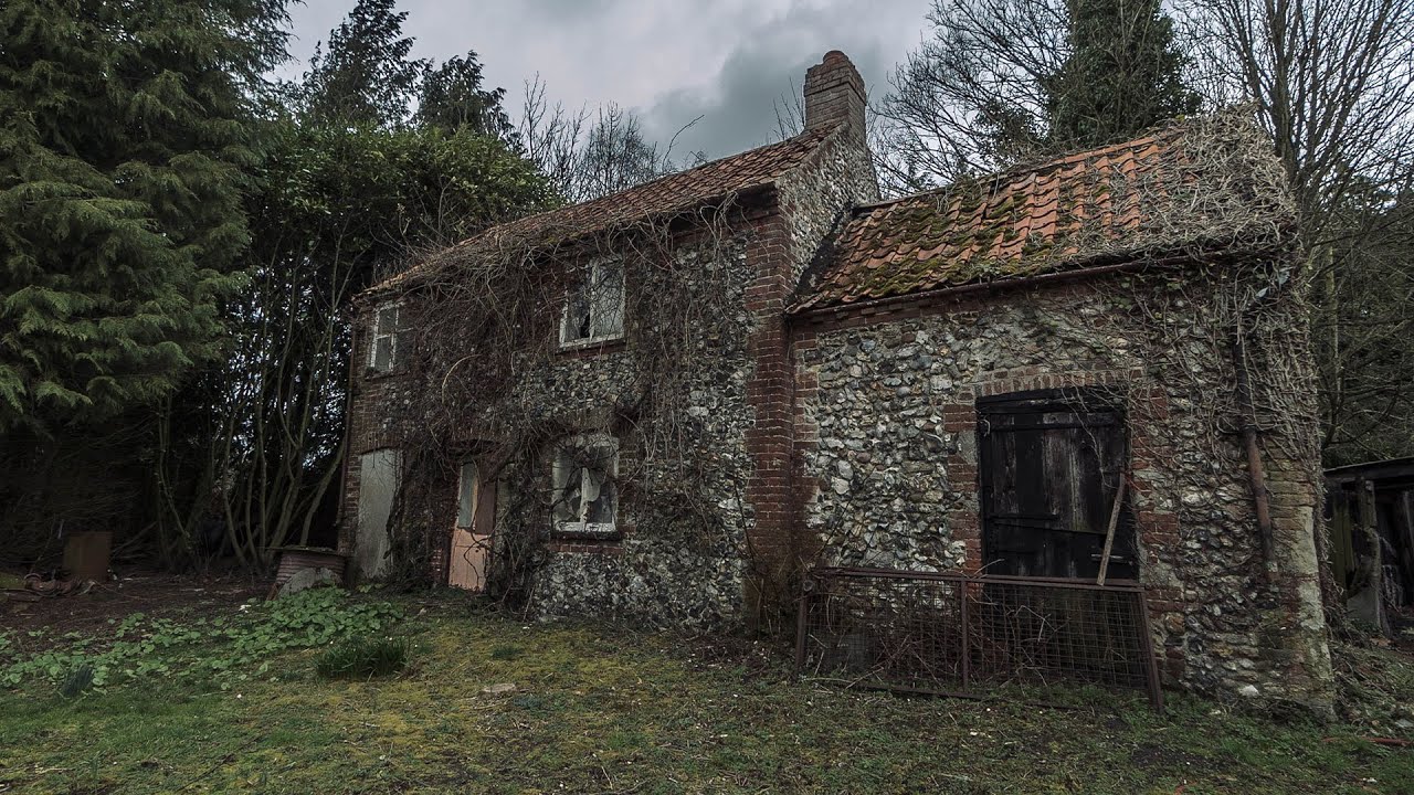 A Real Time Capsule - Abandoned House Left Untouched Since the 1960s